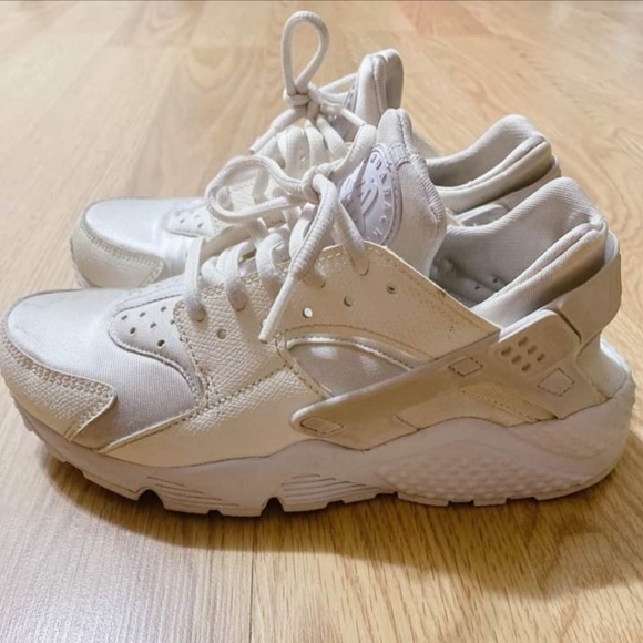 SOLD!! Nike Air Huarache - Picture 3 of 5